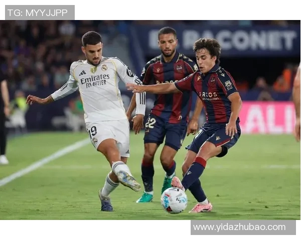 西甲联赛第13轮：瓦伦西亚坐镇梅斯塔利亚球场迎战莱万特